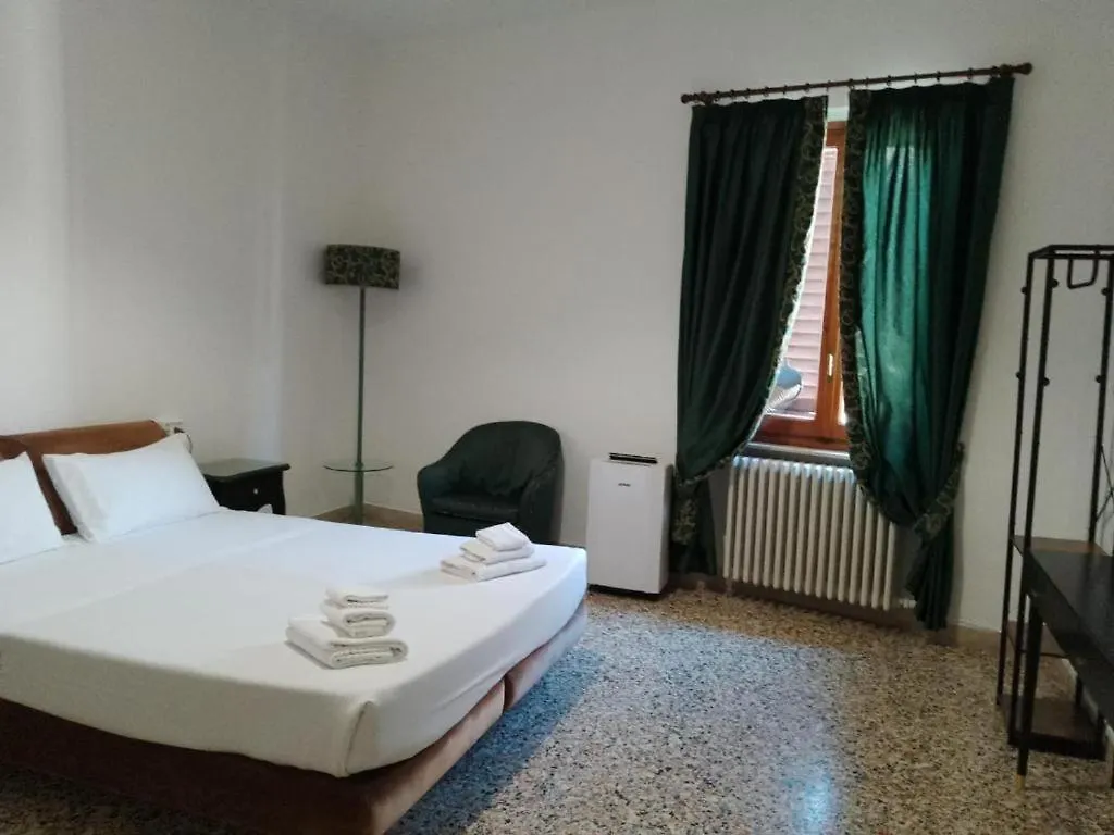 Hotel Montreal Florens 3*,  Italien