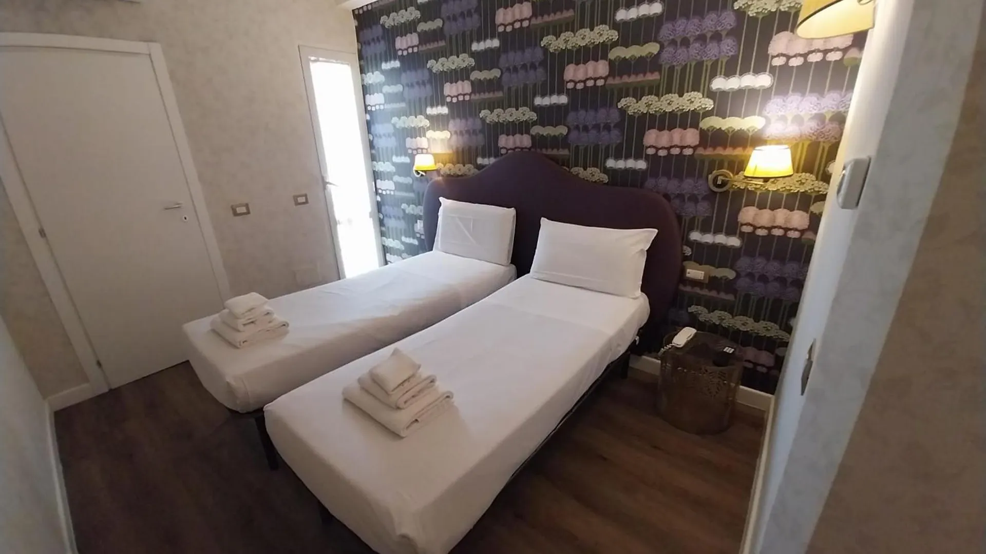 Hotel Montreal Florens 3*,
